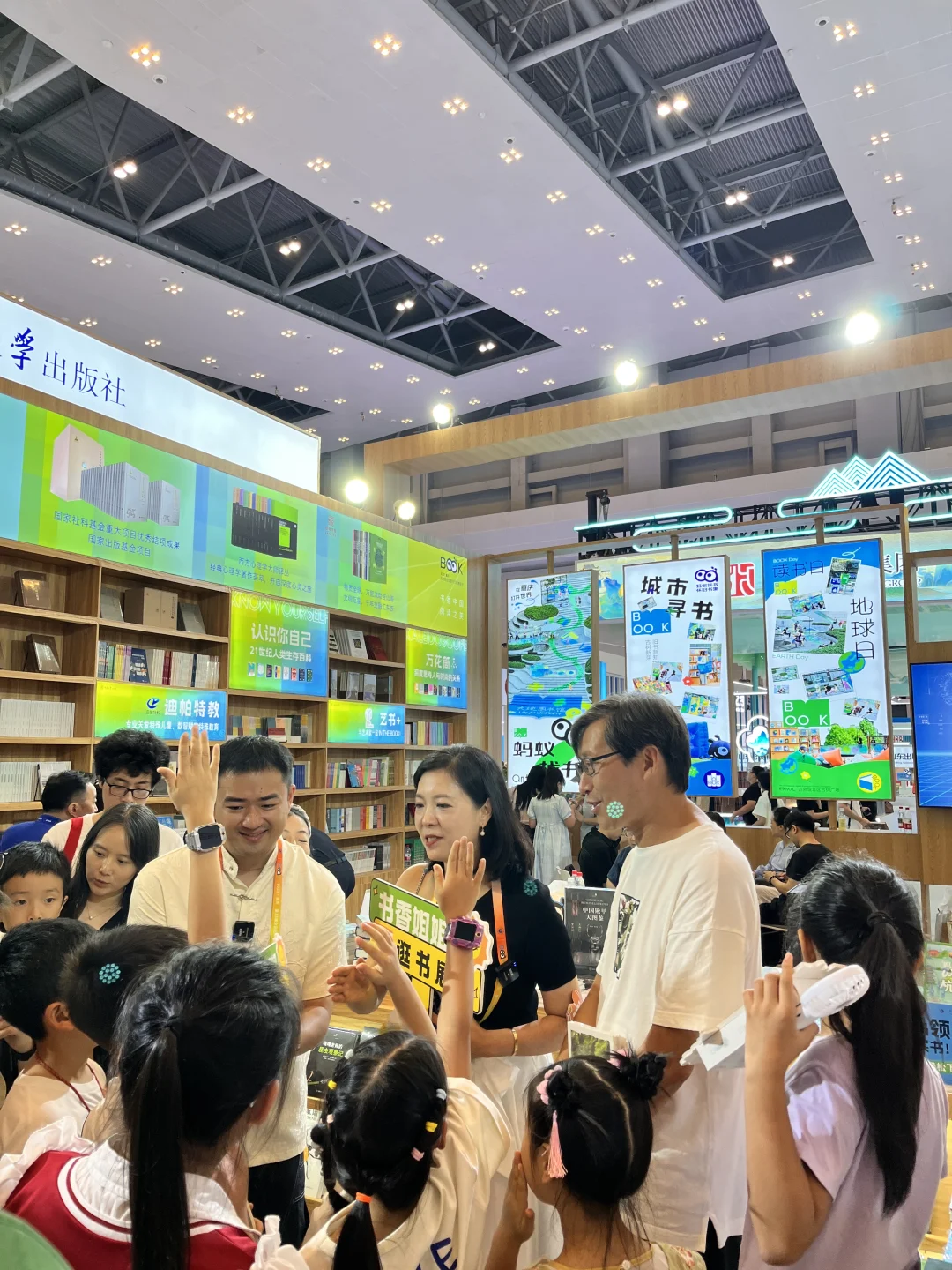 33届重庆书博会“捡漏”:新书旧书文创全拿下