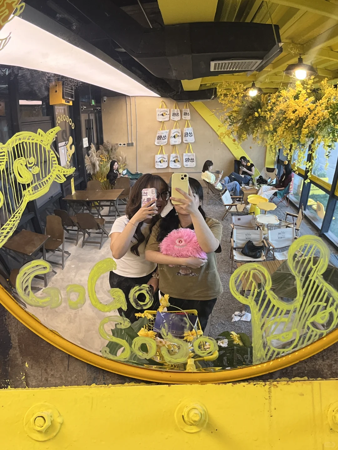 闯入多巴胺黄色宇宙！?甜酷女孩必冲！