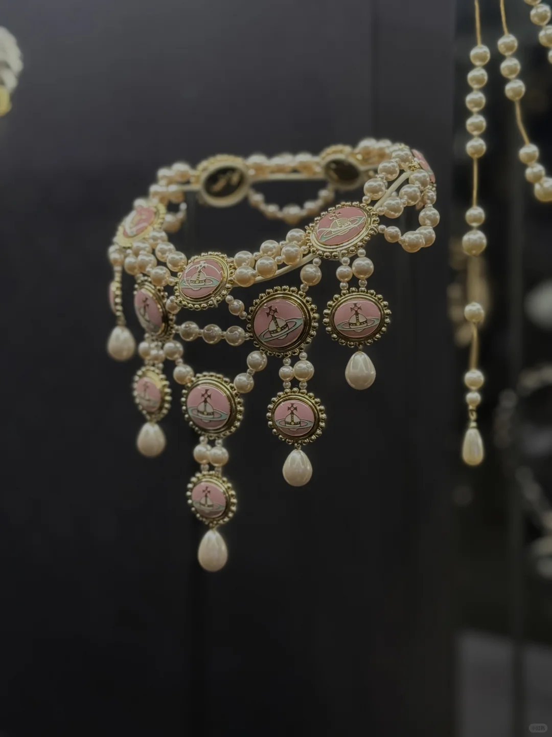 Vivienne Westwood 她和她的珠寶展