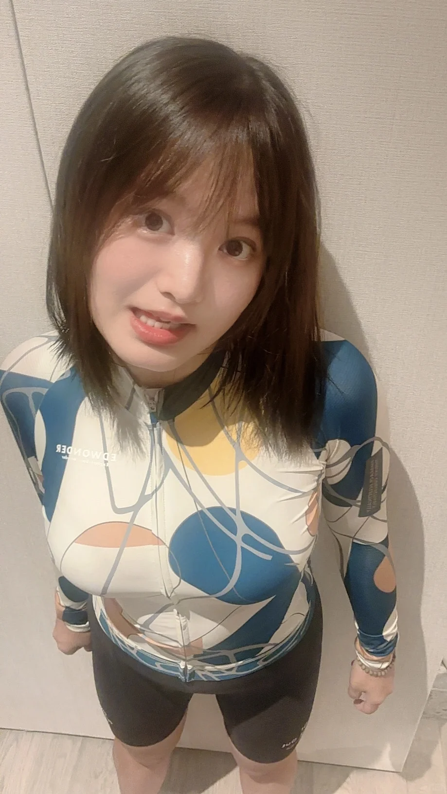 新战袍，快帮我看一下，哪一件好看吧