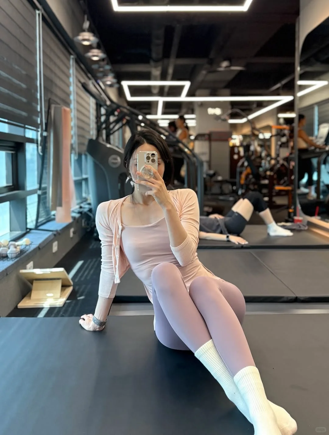 紫色?瑜伽服自带纯欲滤镜