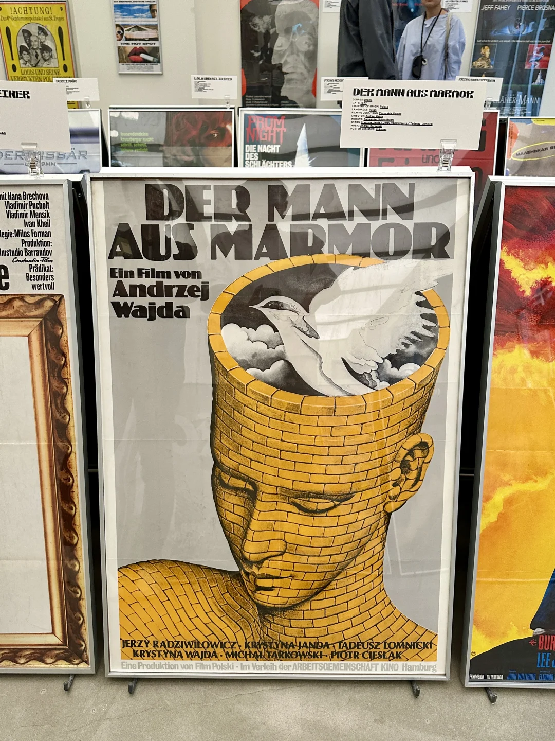 这个海报展让我觉得平面设计师比建筑师——