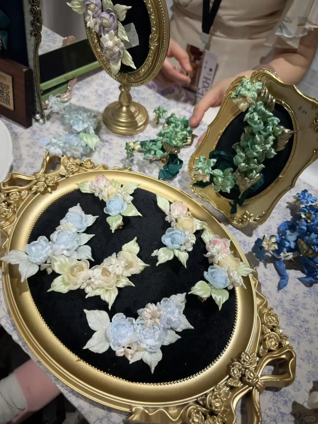 顶着高温推着轮椅逛了诺亚设计展。