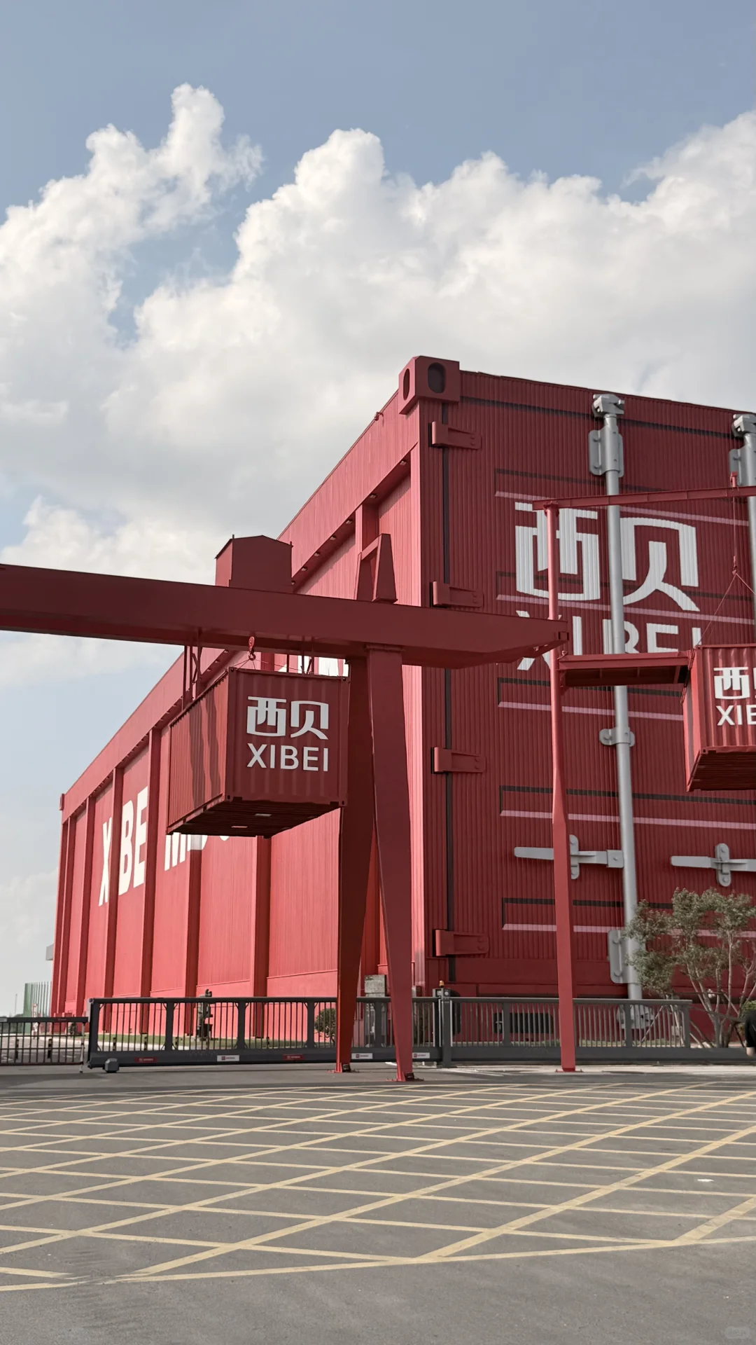 ?闯入巨型集装箱里的艺术宇宙一西贝贝