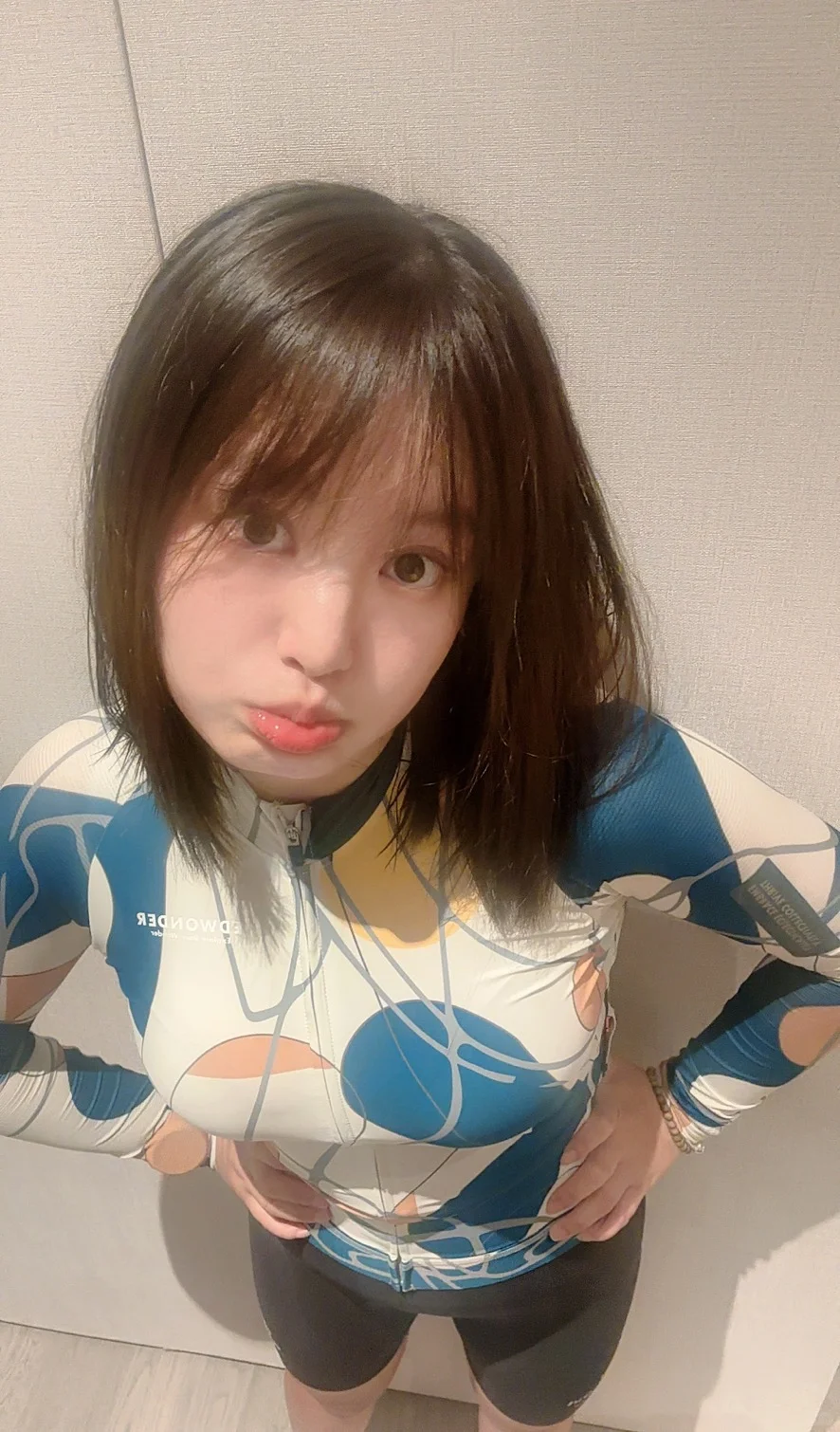 新战袍，快帮我看一下，哪一件好看吧