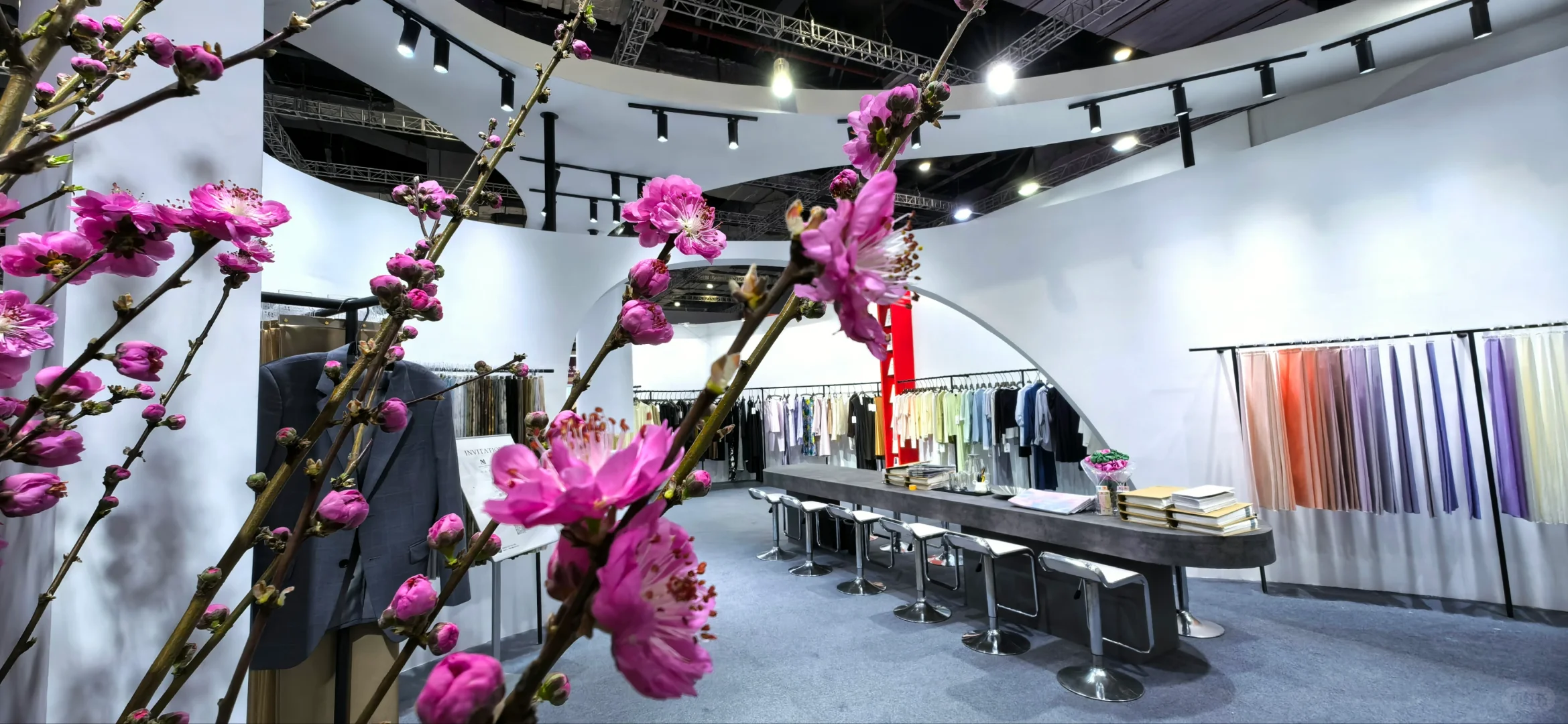 展会进行时ing[嘿哈]与其期待，不如亲临现