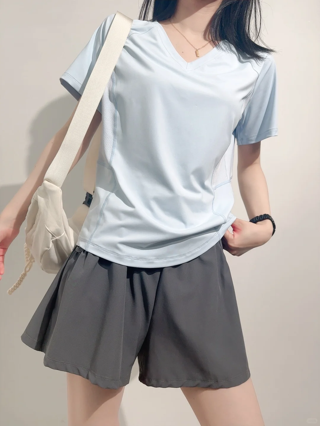 运动穿搭? 浅蓝V领套装清爽打开方式?55