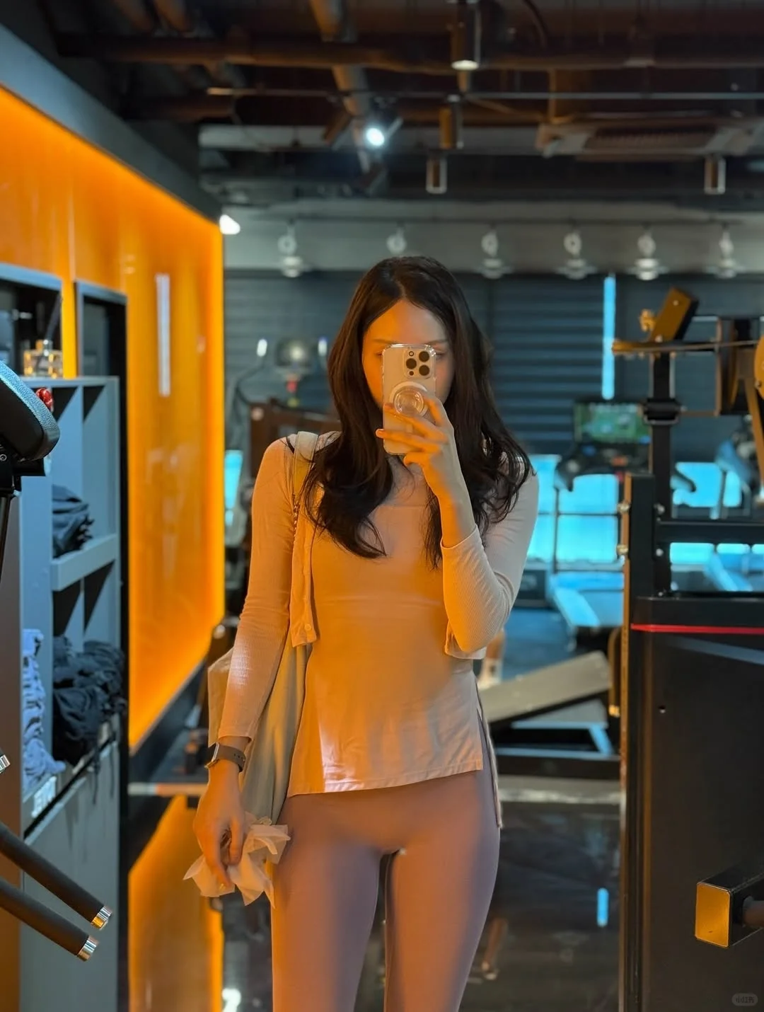 紫色?瑜伽服自带纯欲滤镜