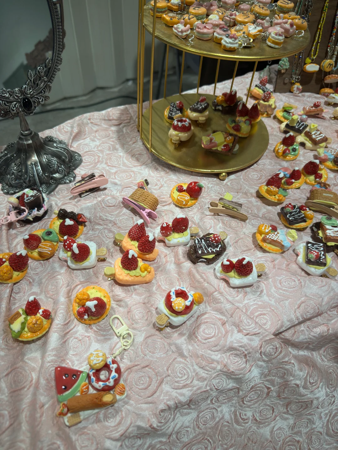 顶着高温推着轮椅逛了诺亚设计展。