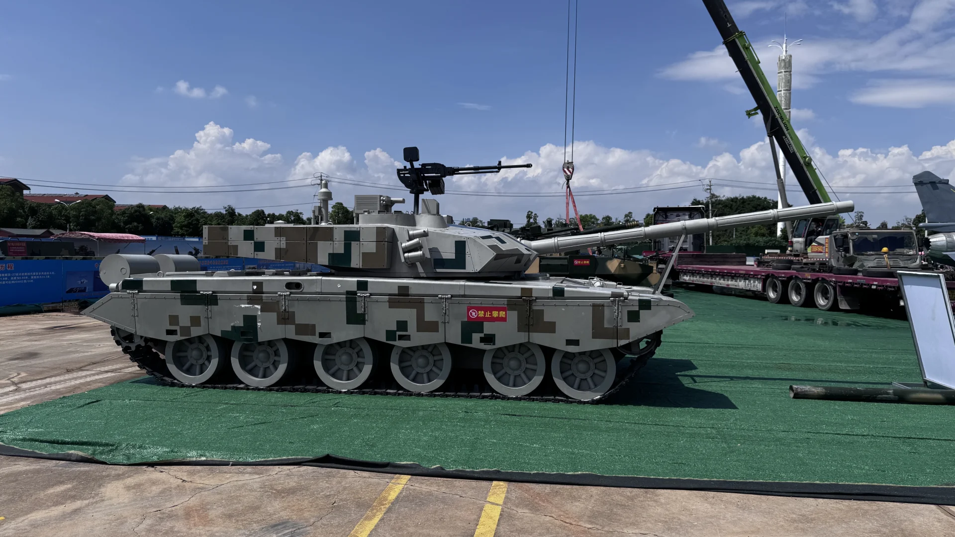 今天误入一个神秘地方，居然有大杀器