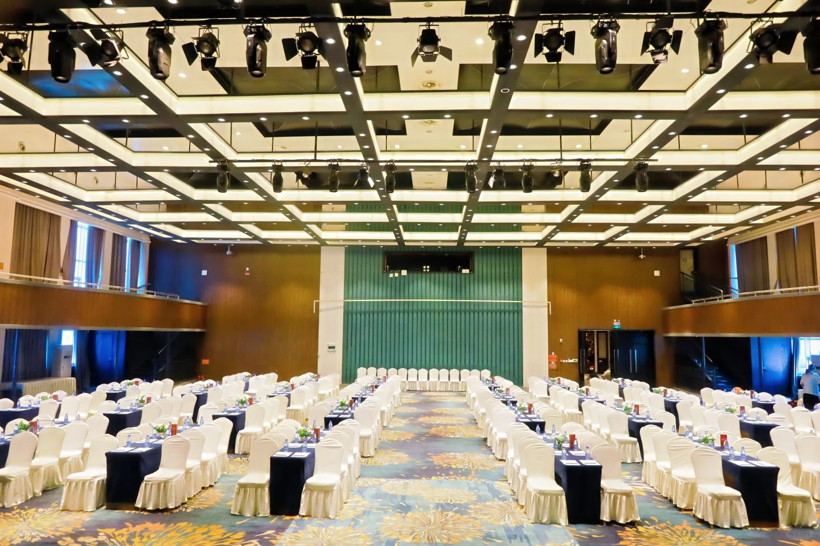 ? 烟台骊姿盛会火爆进行!?