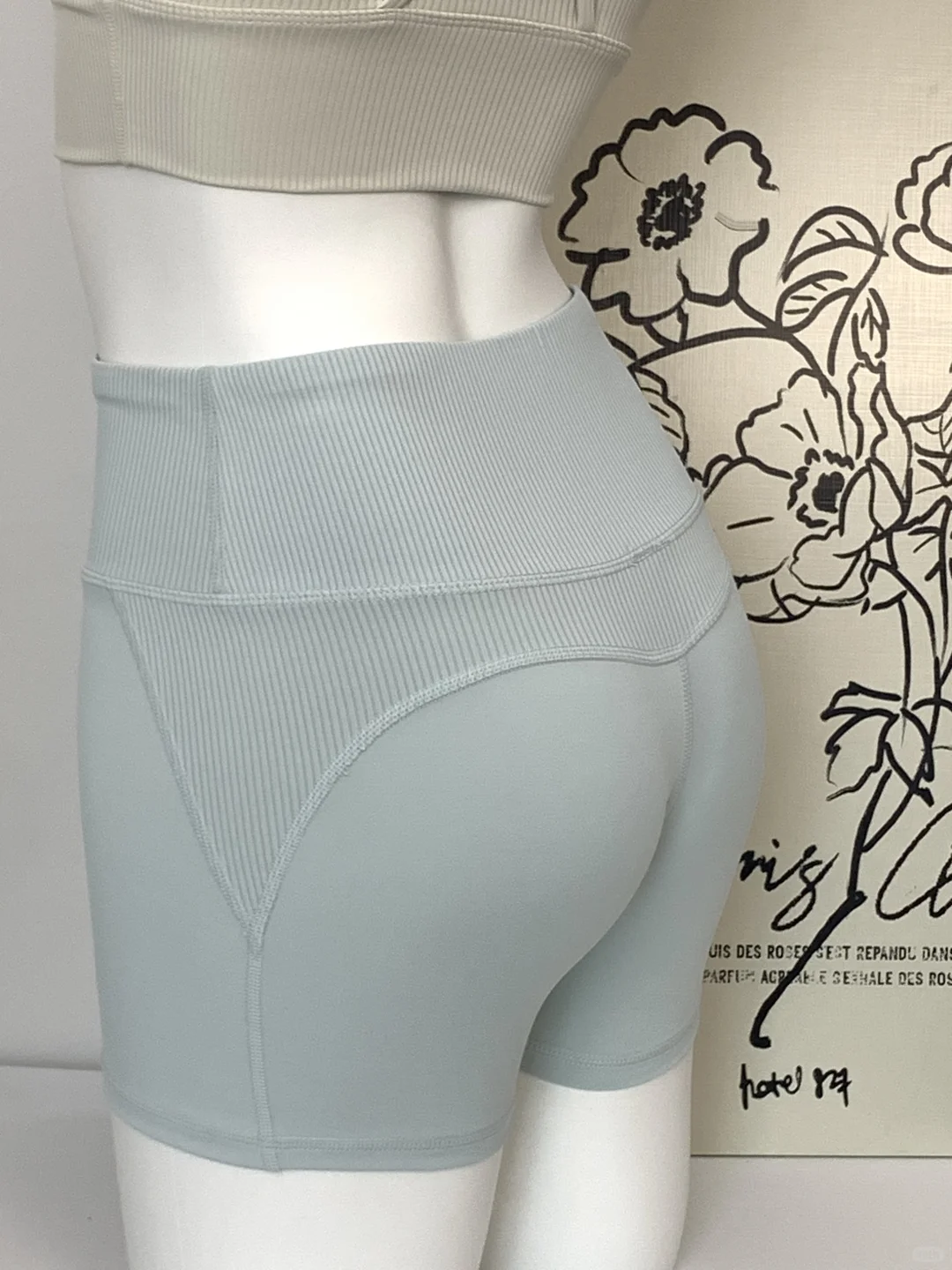 被问爆? 这组运动穿搭谁穿谁好看 才20+?