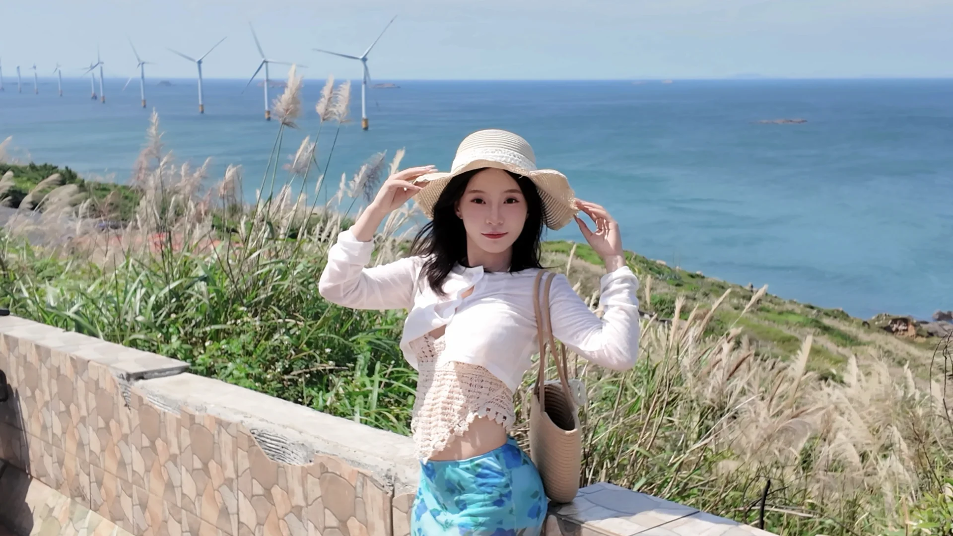 这一套也太适合在海边穿啦