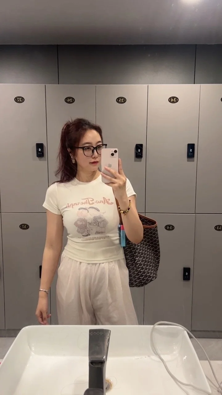 【175/135斤】 粉色瑜伽裤配大绿袜子