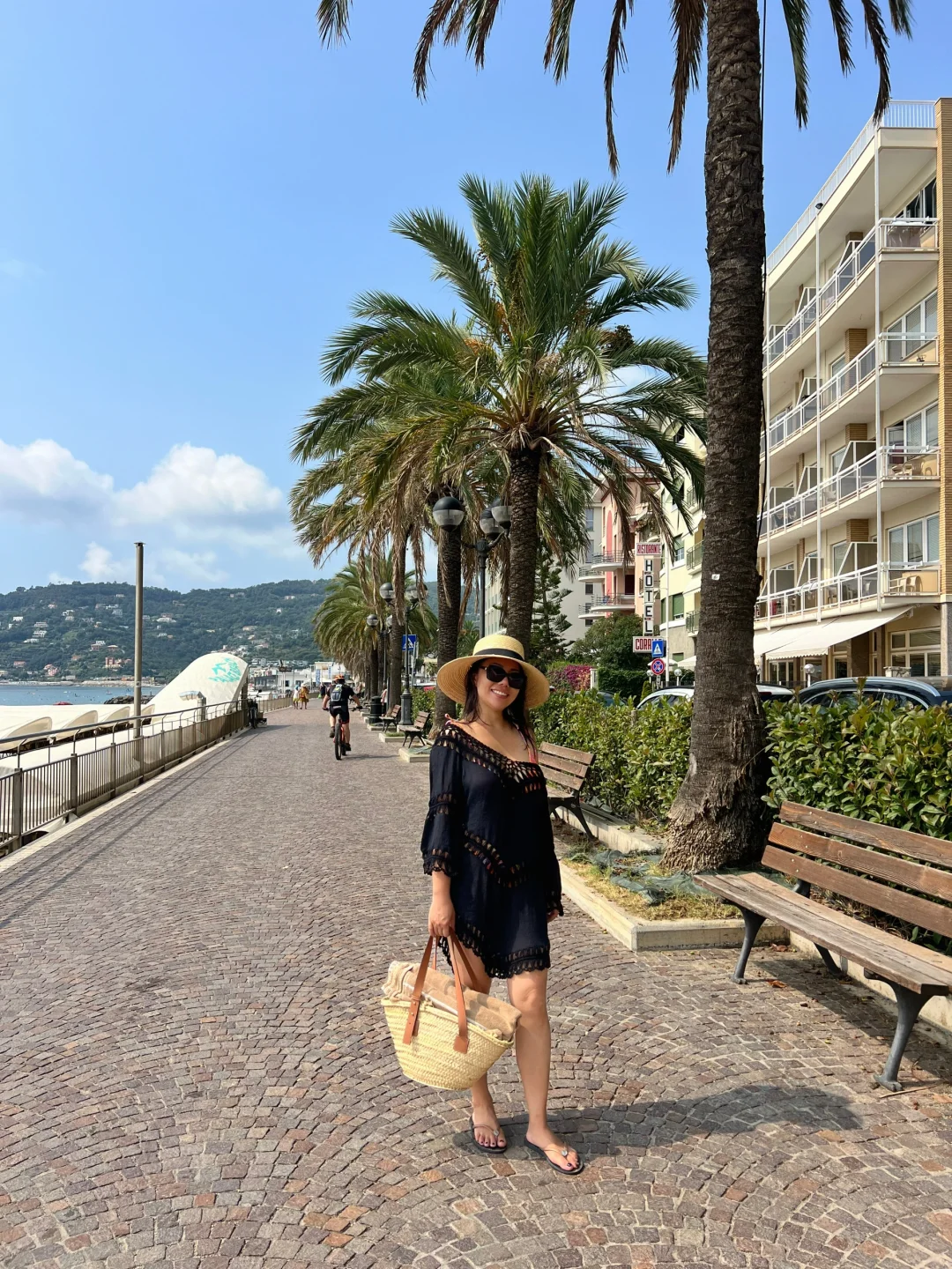 44岁小姐姐晒个肉感身材