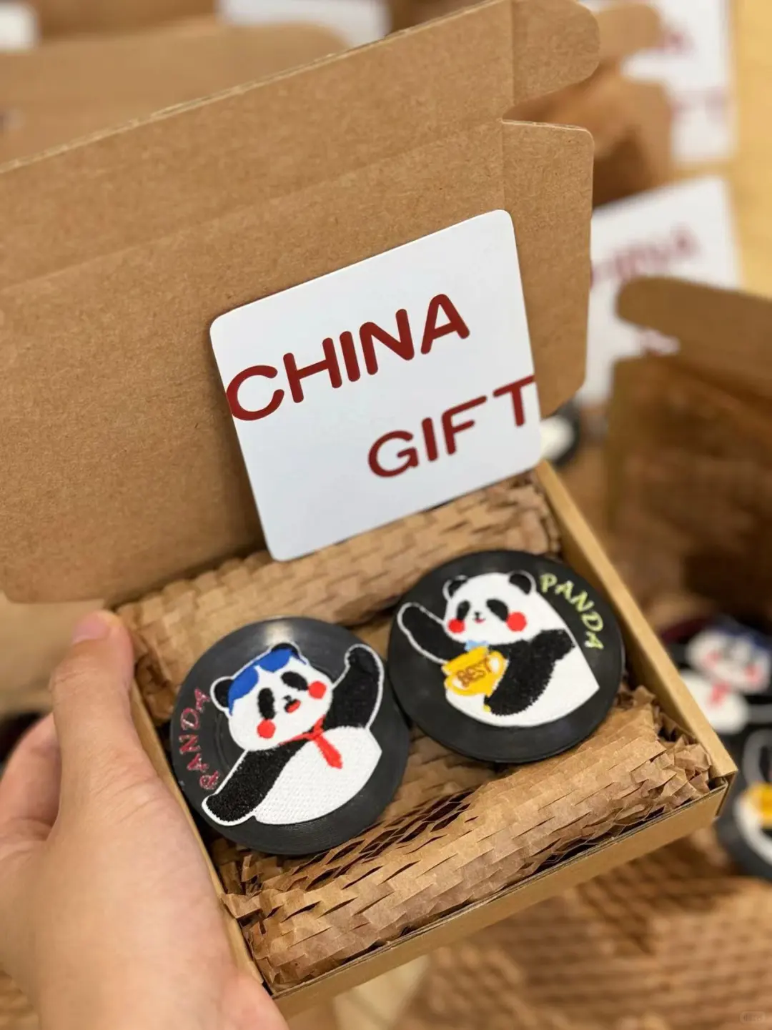 送外国客户，被同事吐槽“拿不出手”?