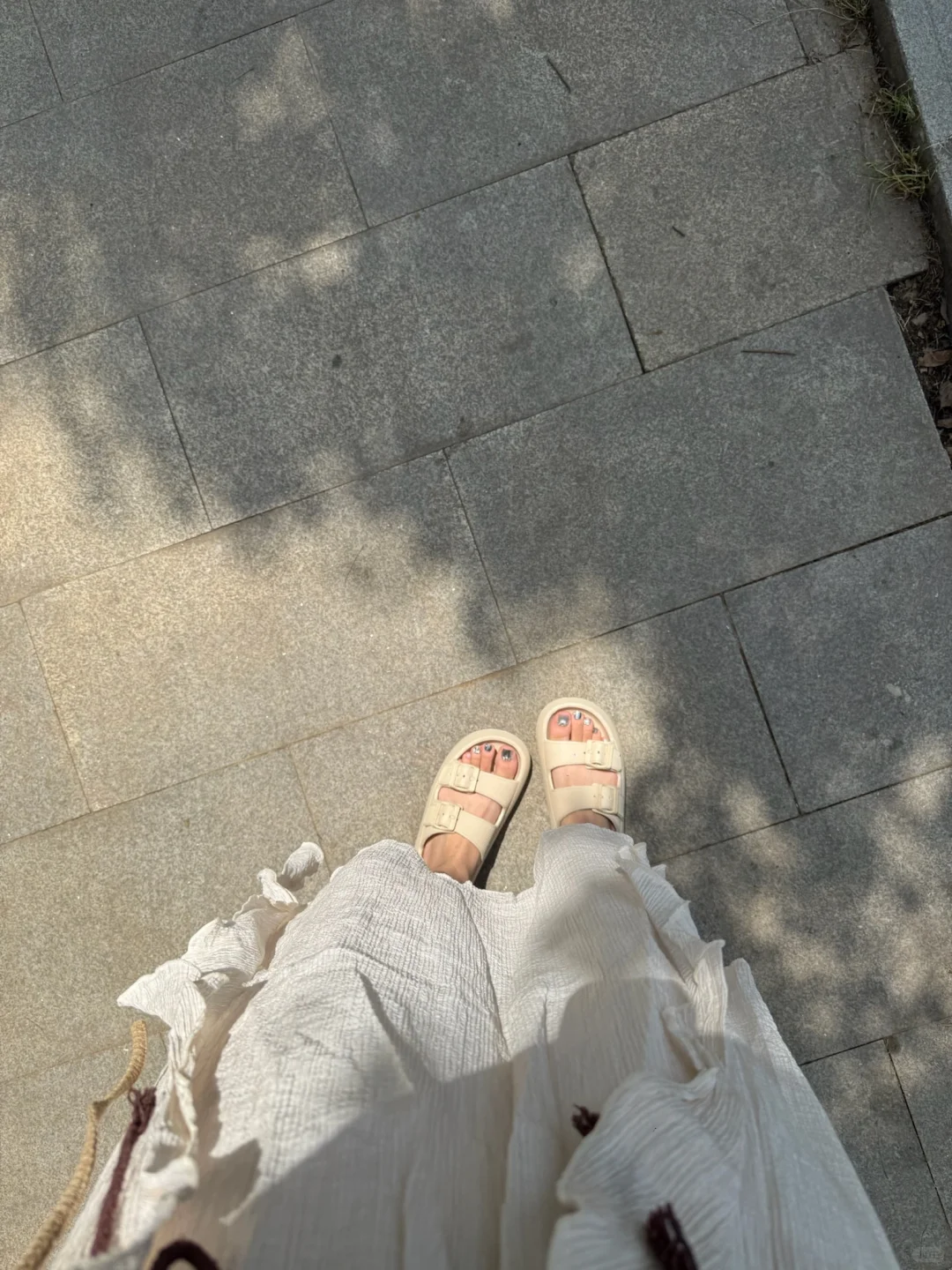 夏天的海边穿搭神器!4cm厚底拖鞋好穿到哭