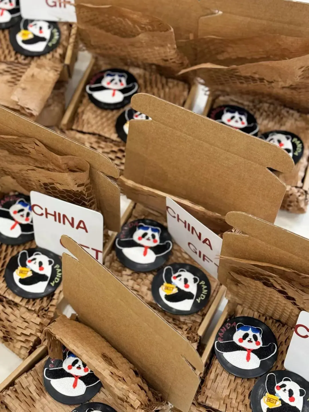 送外国客户，被同事吐槽“拿不出手”?