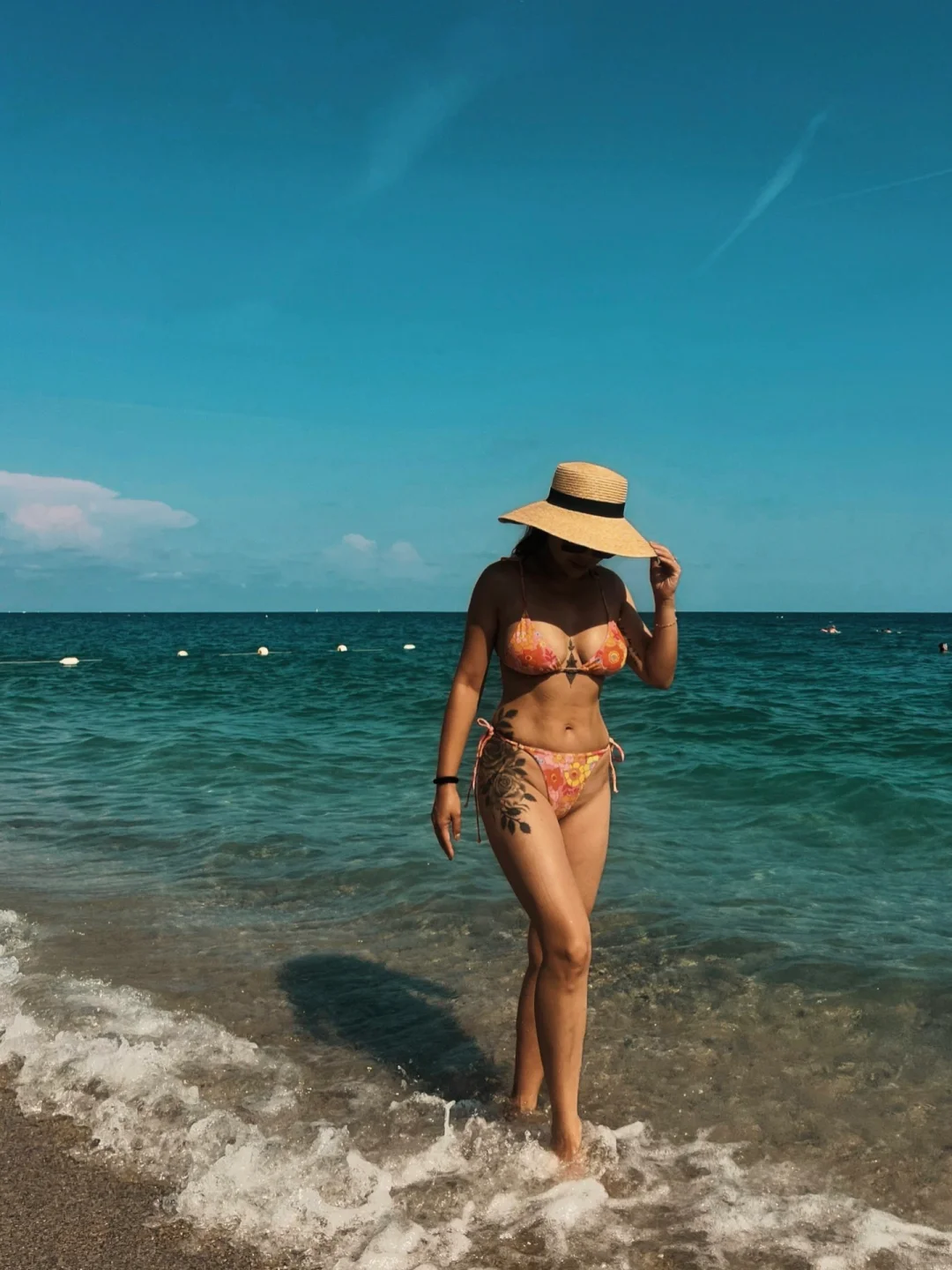 44岁小姐姐晒个肉感身材