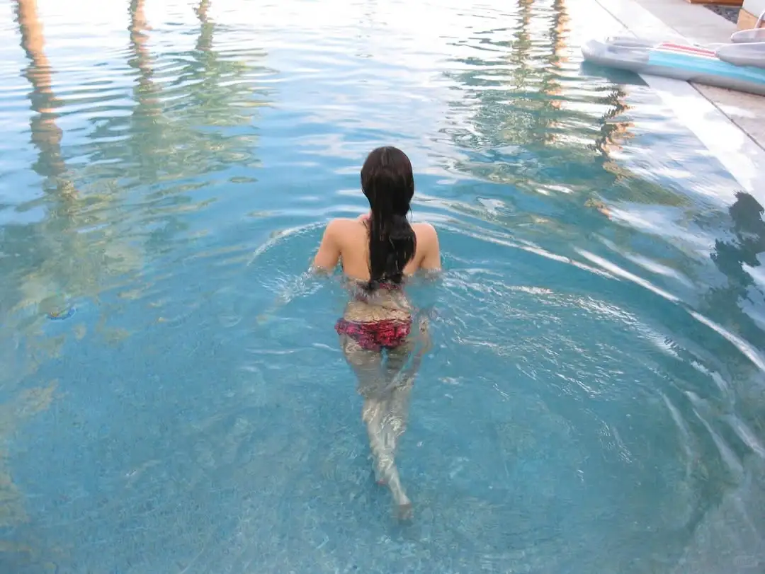 Jennie简直不要太辣了吧❤️海边穿搭