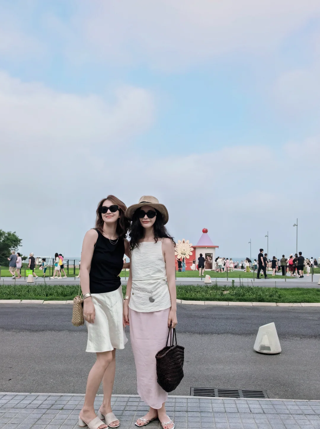 和闺蜜海边穿搭18图?