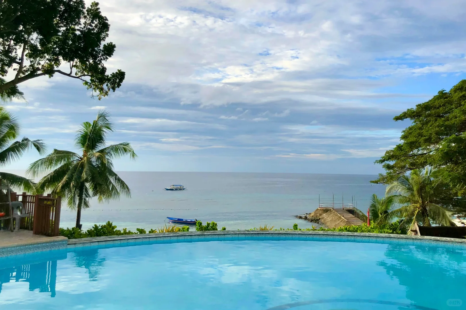 朋友说我美得冒泡 海边ins穿搭ootd