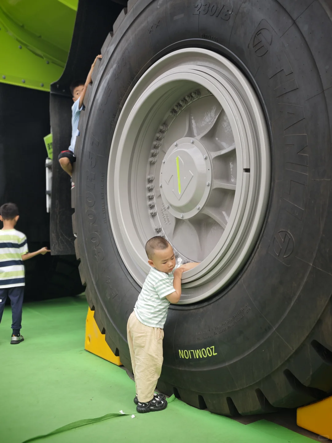 答应我！今年带娃看场免费真·变形金刚展