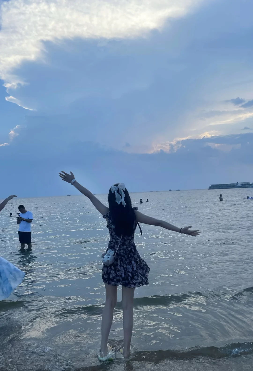 这几套太适合去海边穿了