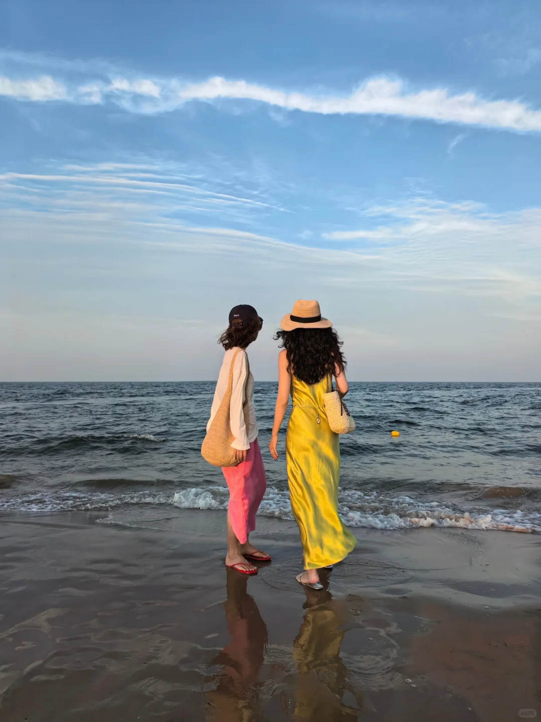 和闺蜜海边穿搭18图?