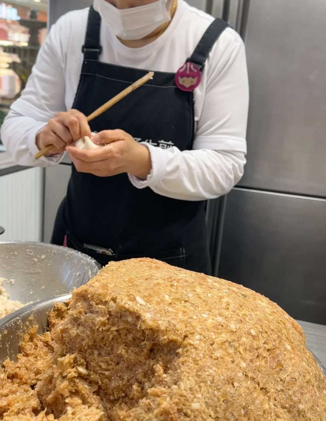 离谱！小杨生煎香到上头，连炫八个还不够！