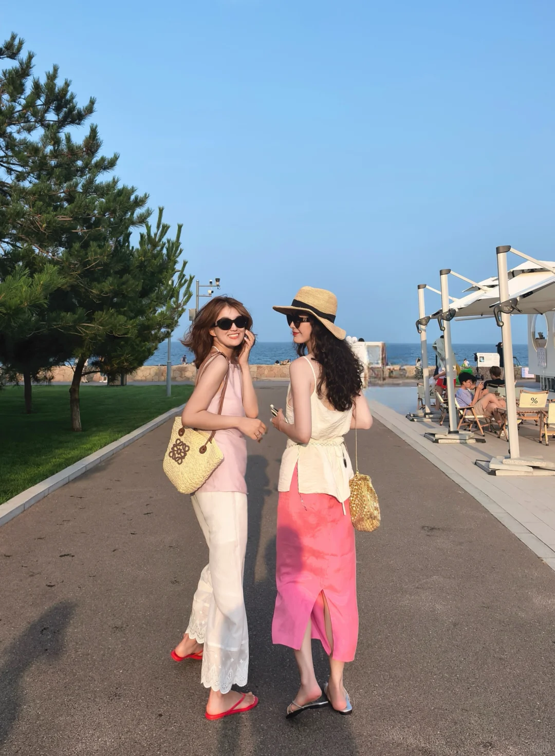 和闺蜜海边穿搭18图?