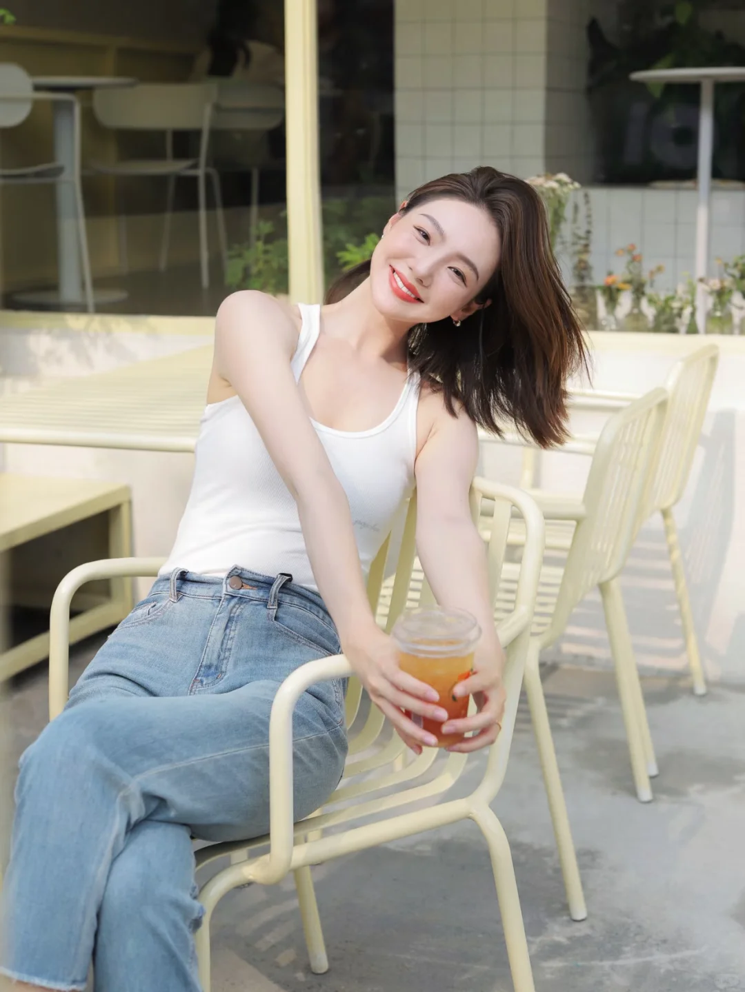 背心+牛仔裤9个绝杀姿势，亲测显瘦10斤！