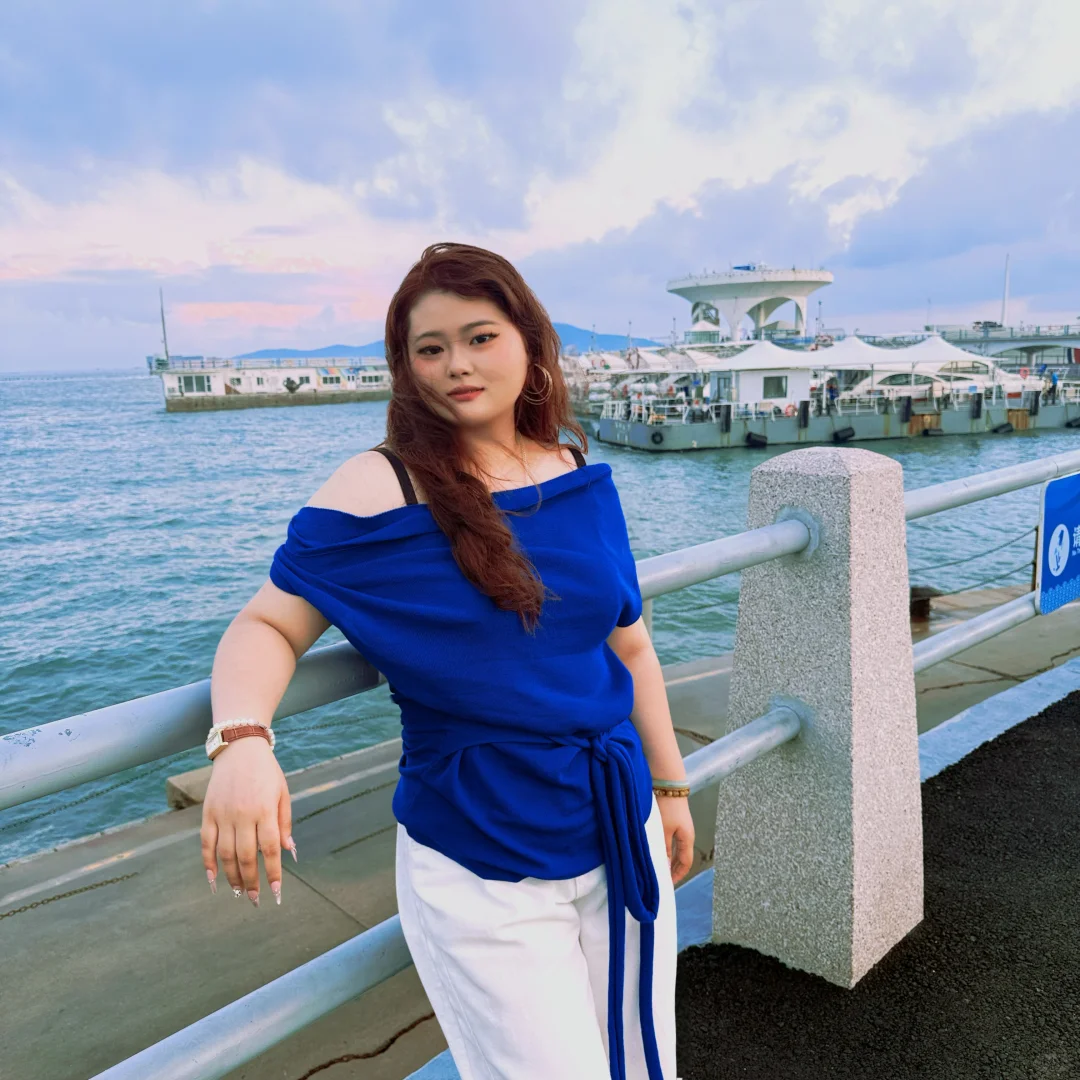 160斤海边气质穿搭，一整个氛围感拉满了！?