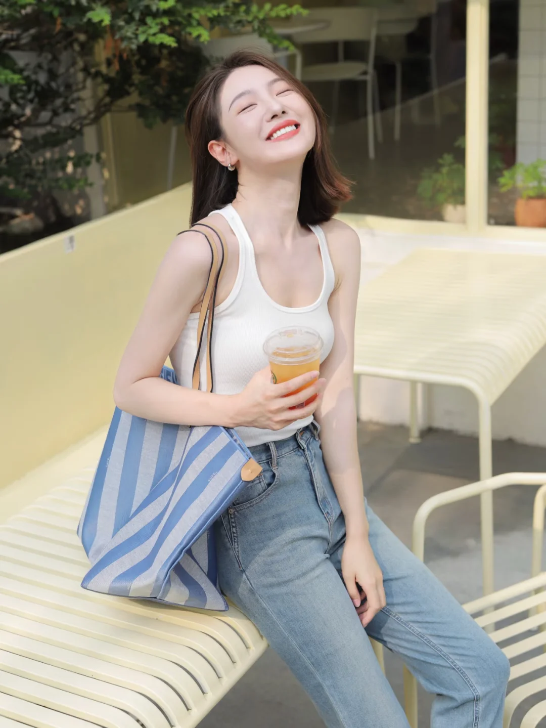 背心+牛仔裤9个绝杀姿势，亲测显瘦10斤！