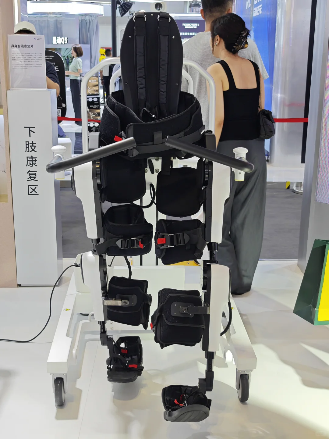 在WAIC2025看到了一些努力和挣扎