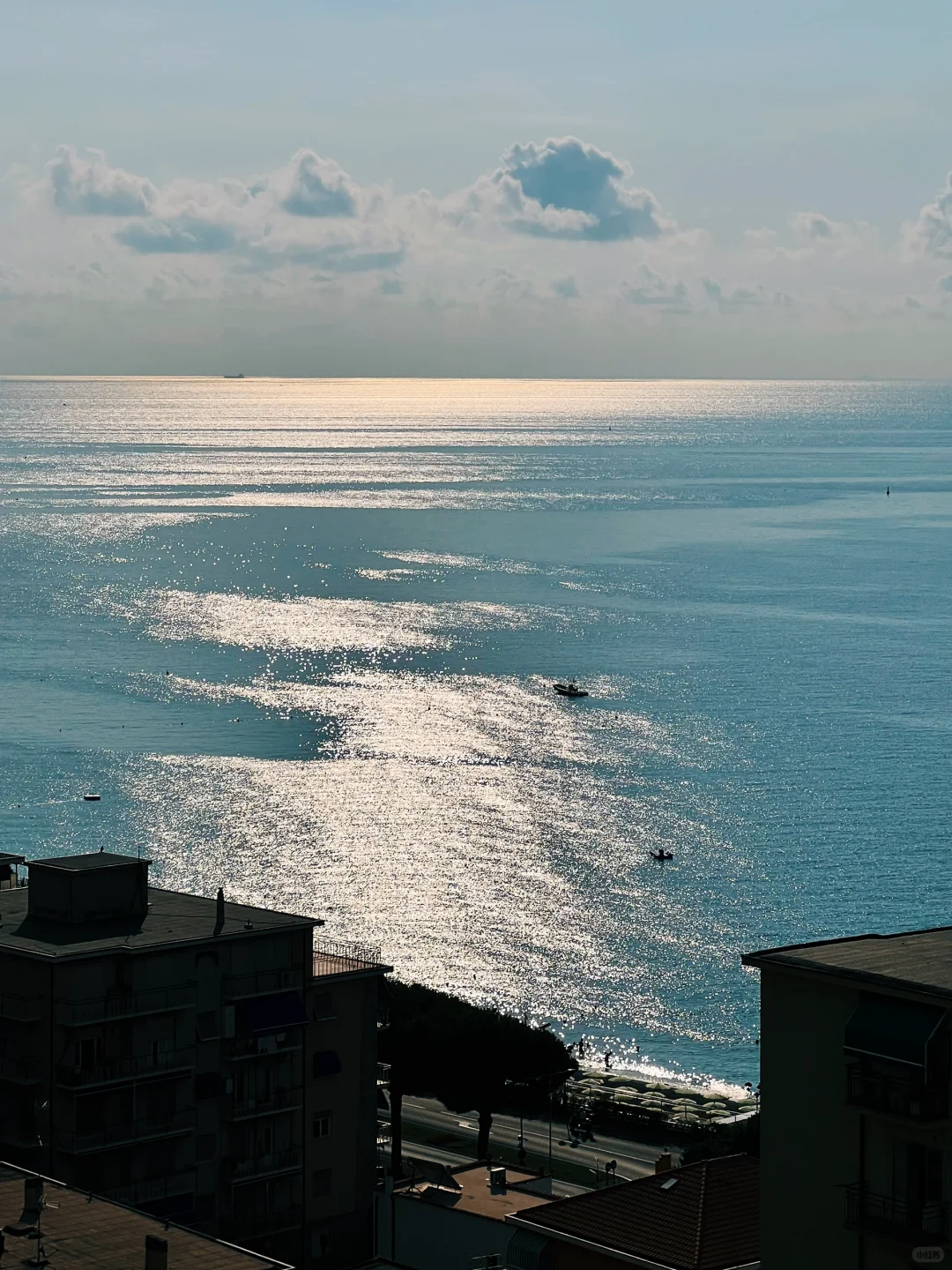 44岁小姐姐晒个肉感身材