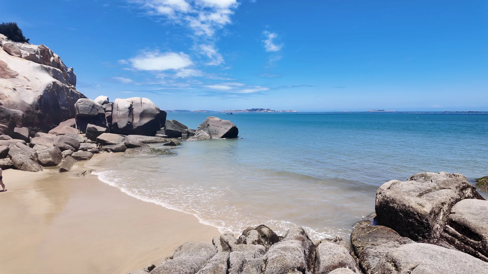 这一套也太适合在海边穿啦