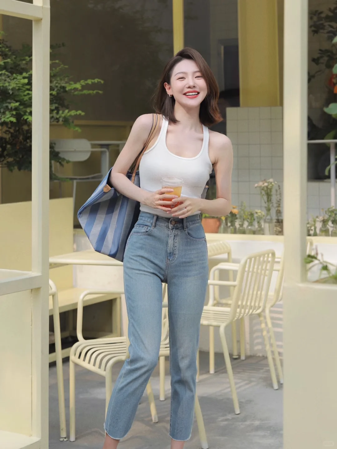 背心+牛仔裤9个绝杀姿势，亲测显瘦10斤！