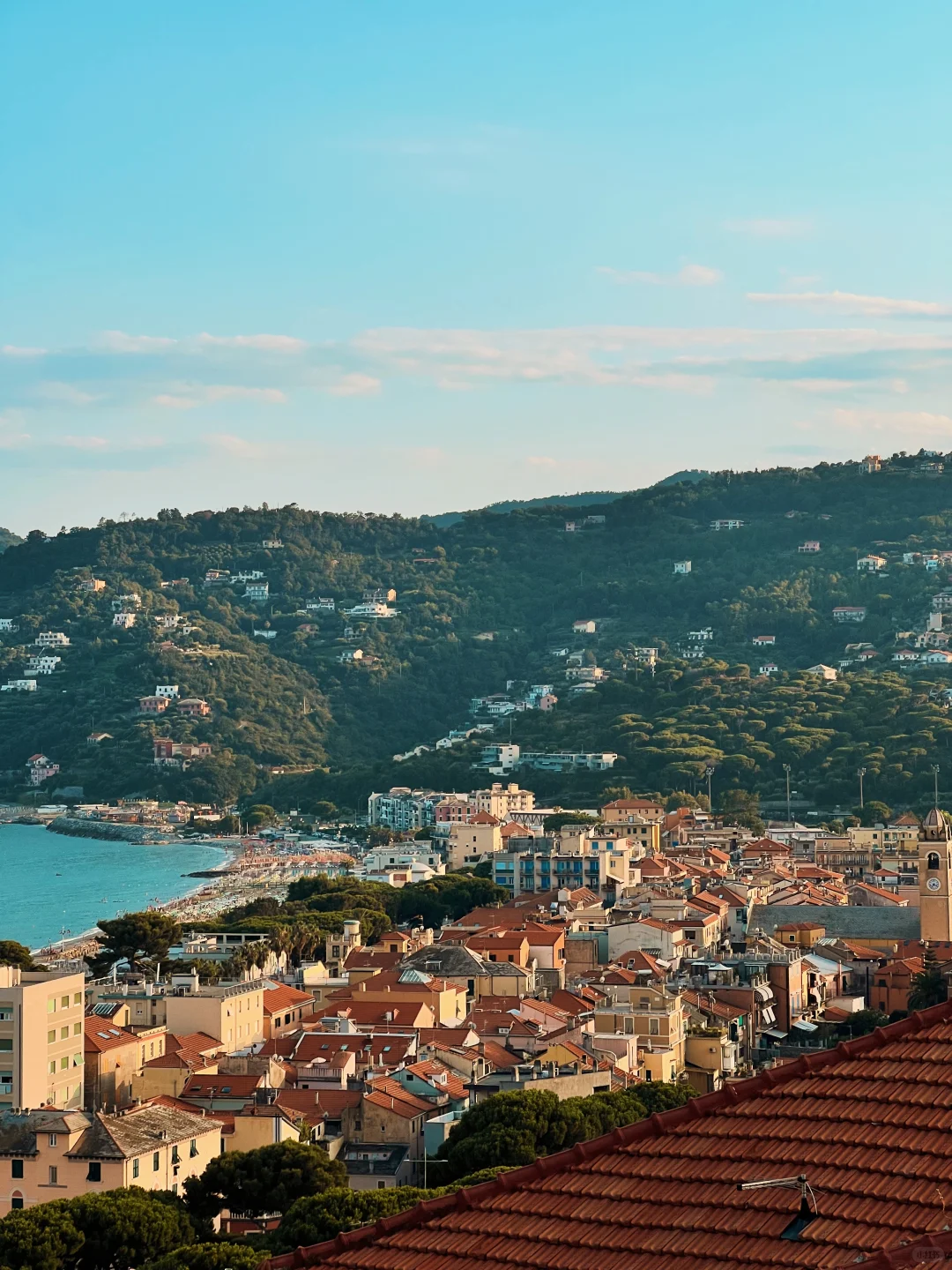 44岁小姐姐晒个肉感身材