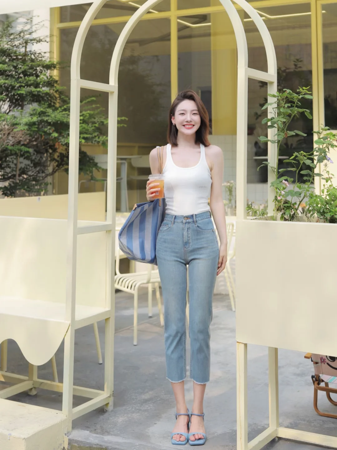 背心+牛仔裤9个绝杀姿势，亲测显瘦10斤！