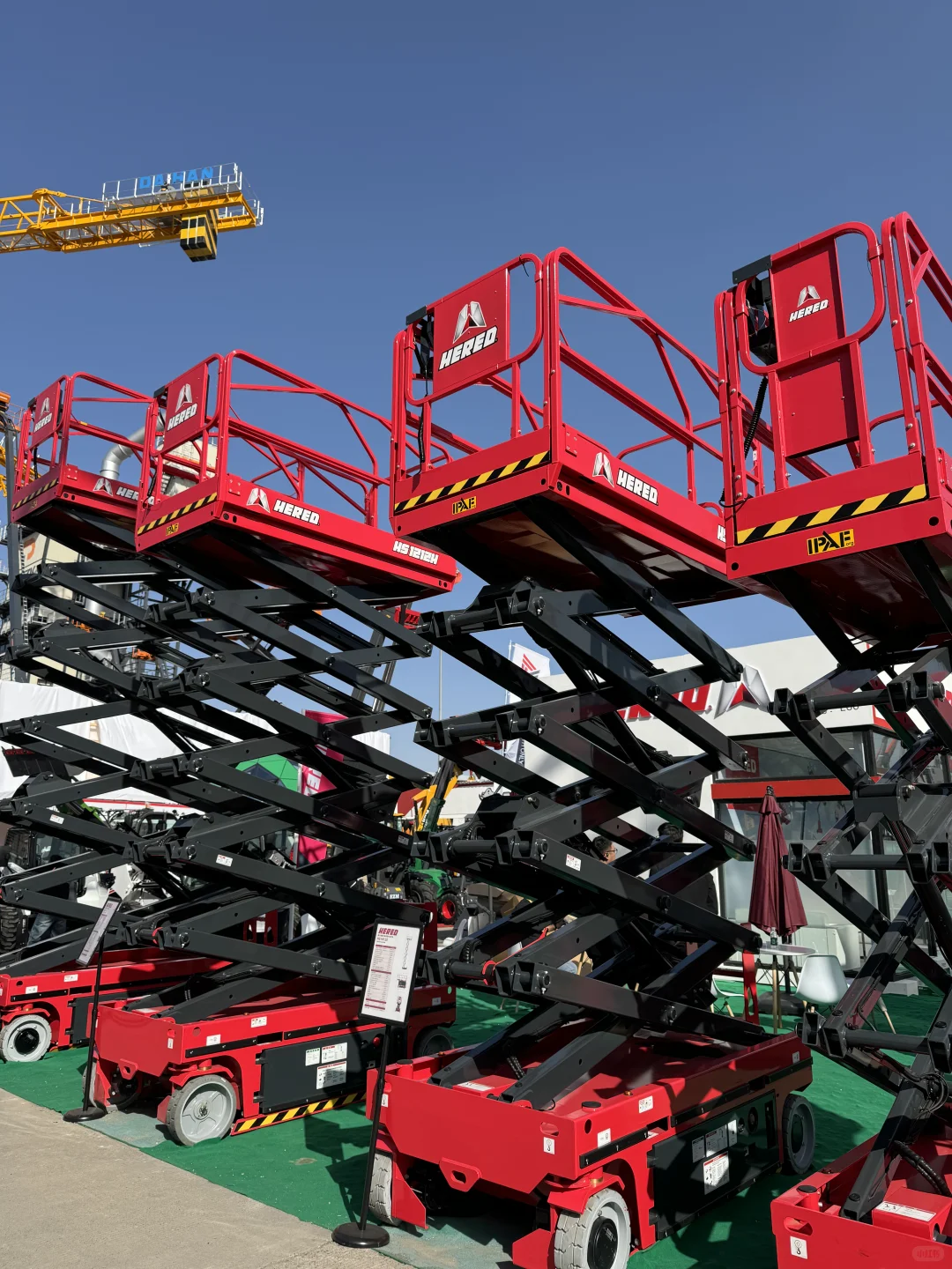 来亚洲最大工程机械展实现2岁儿子的挖机梦