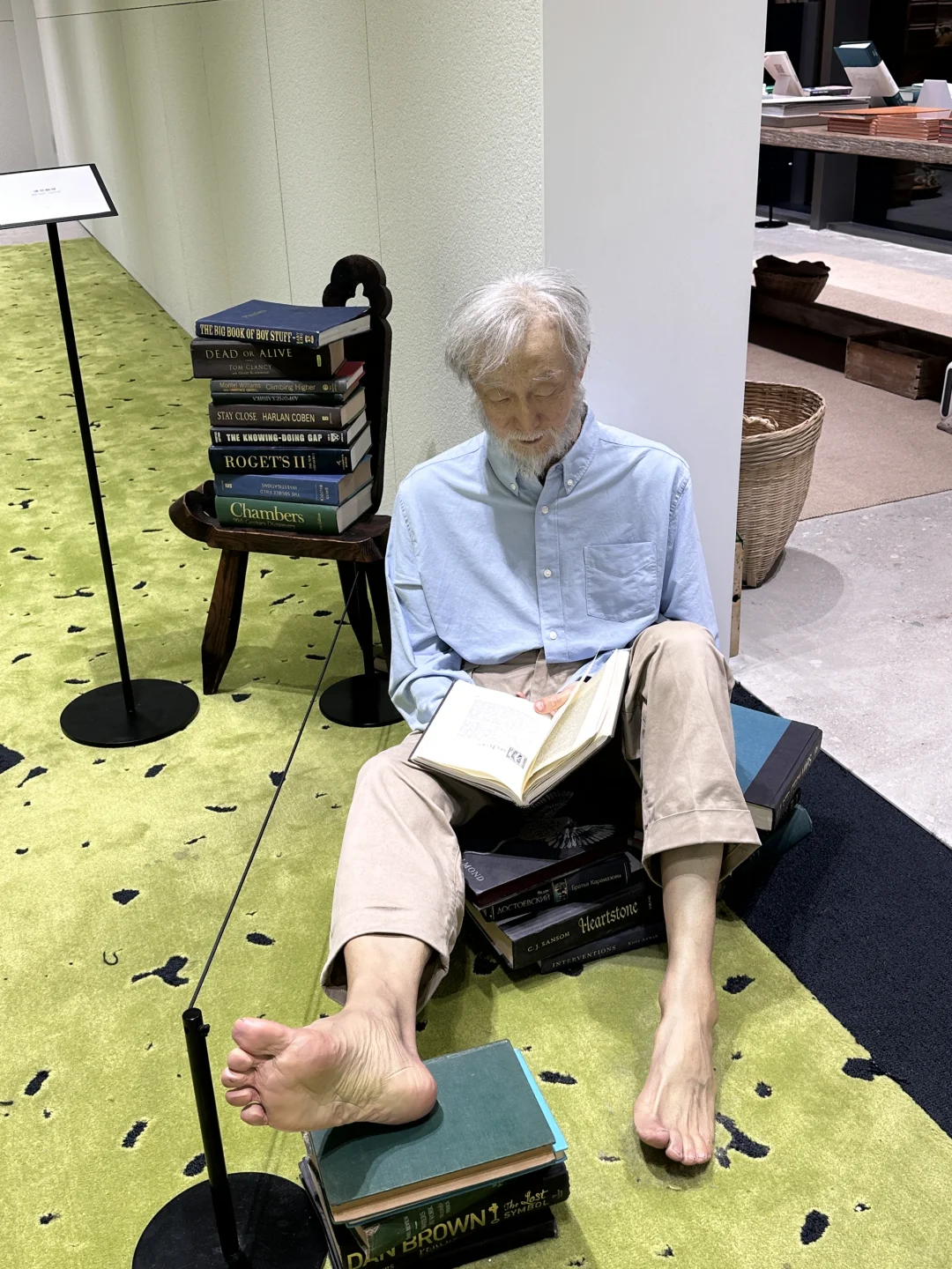 00后欧美线货代去看巨人展了