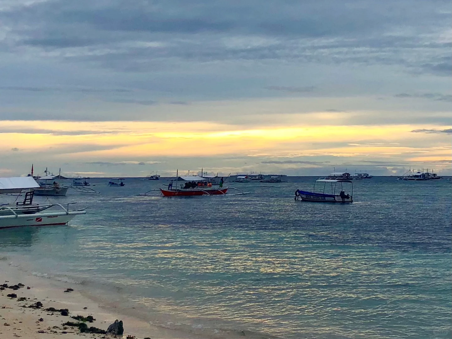 朋友说我美得冒泡 海边ins穿搭ootd