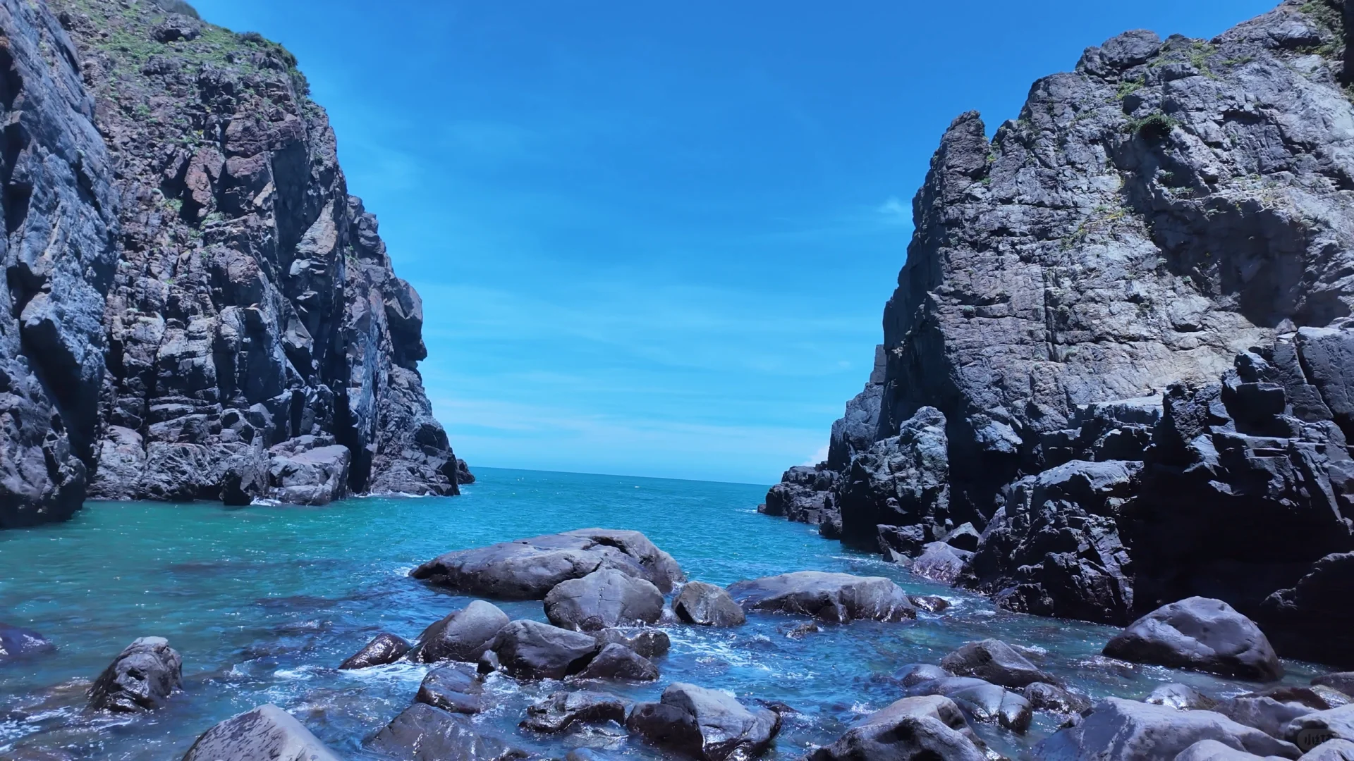 这一套也太适合在海边穿啦