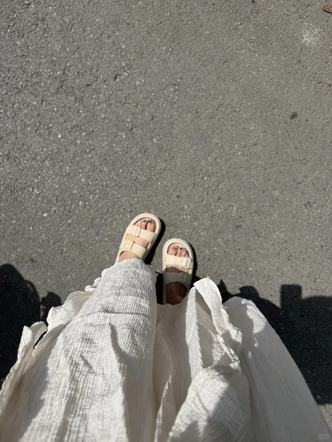 夏天的海边穿搭神器!4cm厚底拖鞋好穿到哭