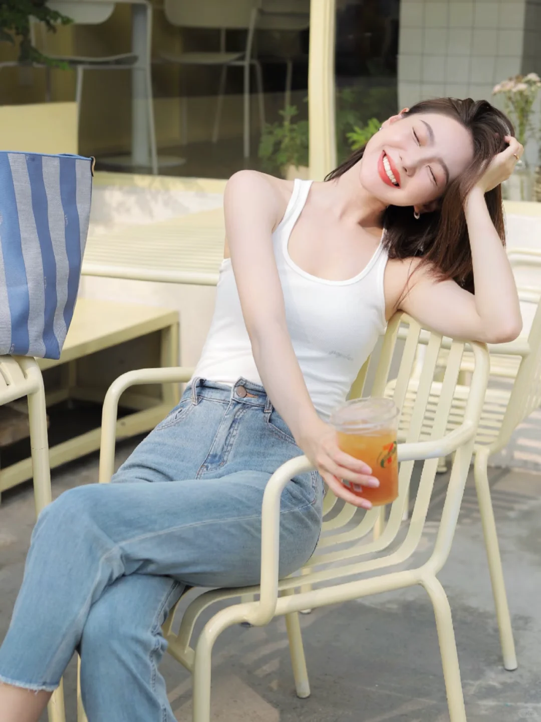 背心+牛仔裤9个绝杀姿势，亲测显瘦10斤！