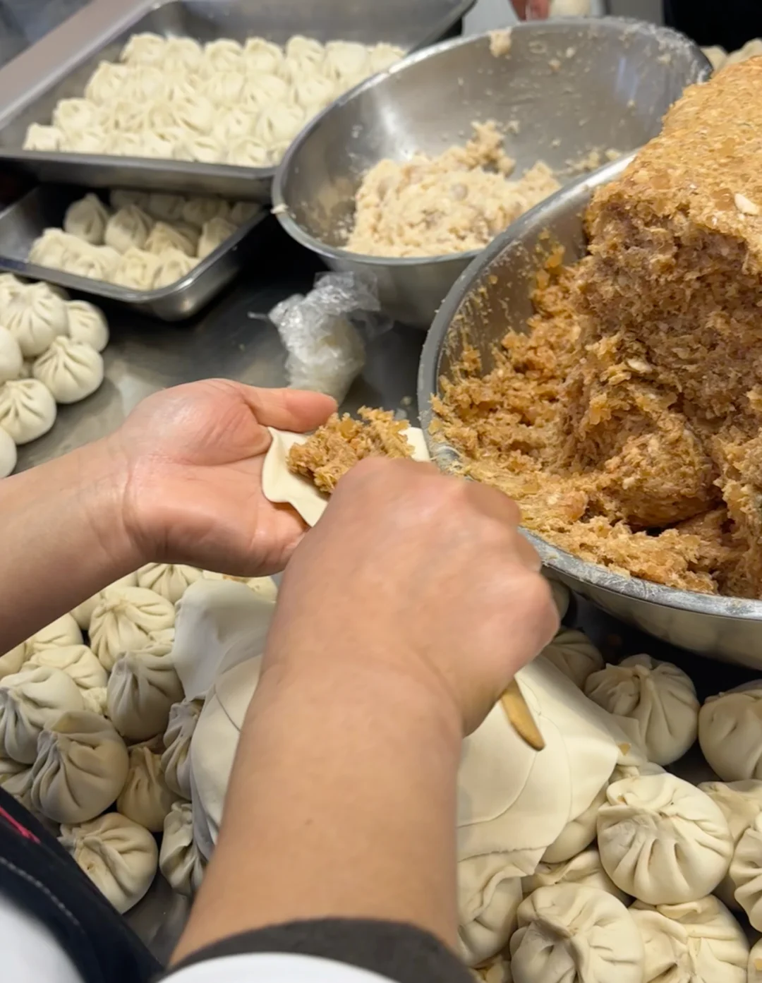 离谱！小杨生煎香到上头，连炫八个还不够！