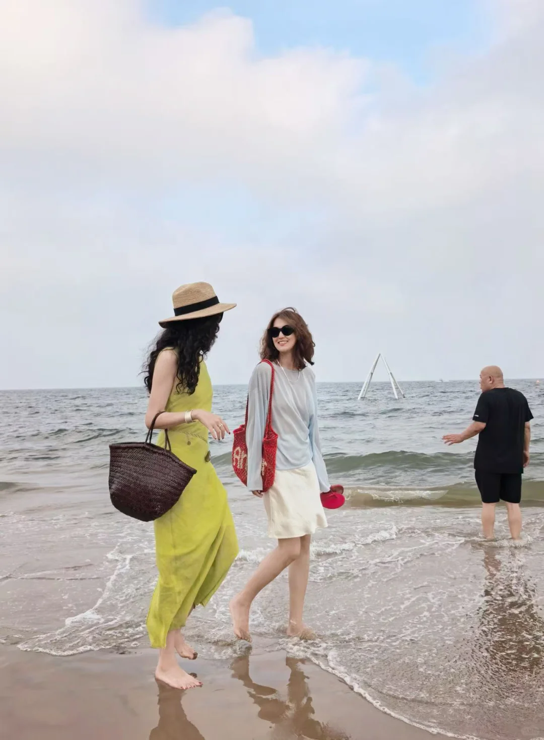 和闺蜜海边穿搭18图?