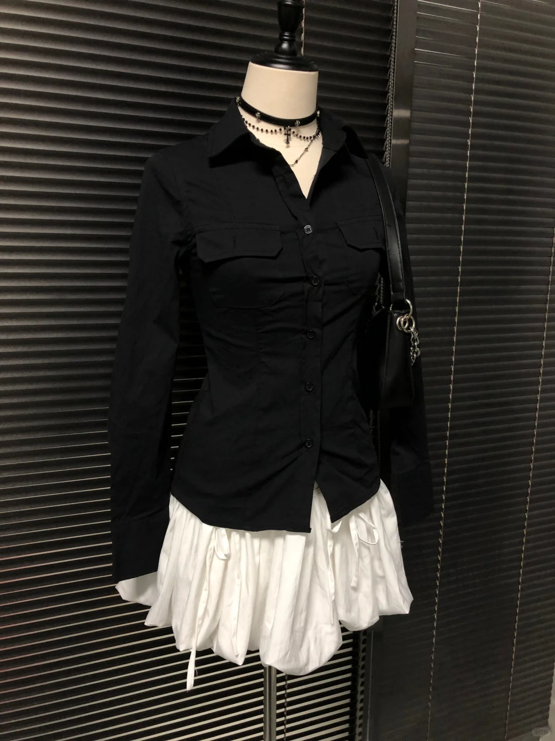 千禧辣妹y2k亚比穿搭?粉色长袖衬衫上衣