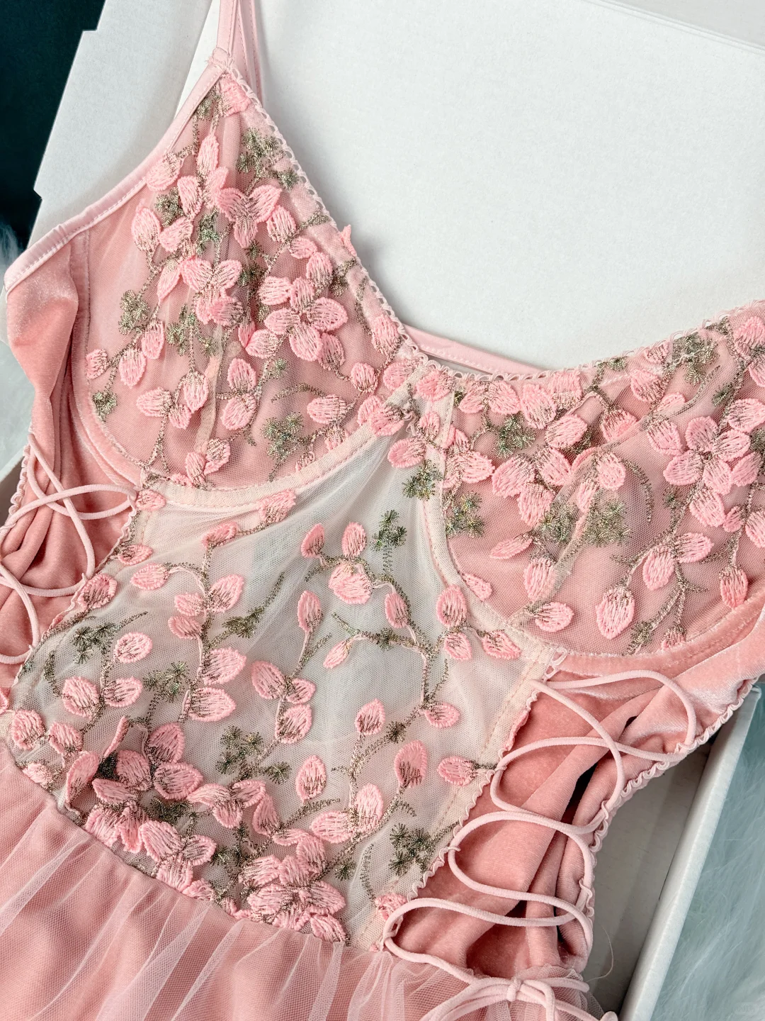 藏不住的小性感，这条睡裙锁死